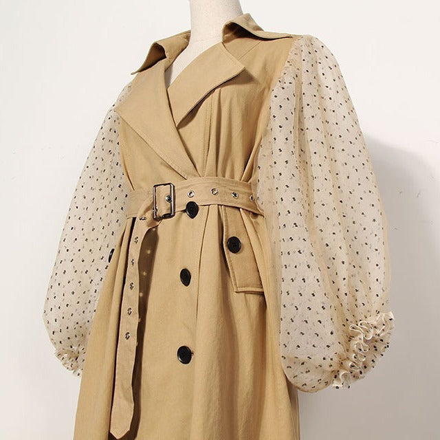 Brise - Trench avec manches bouffantes en tulle brodé à pois
