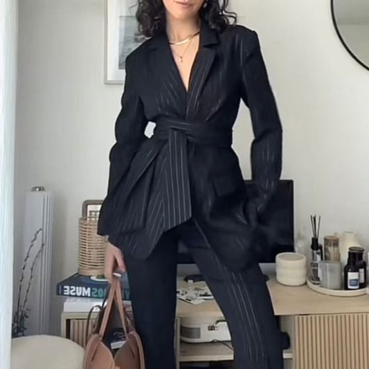 Vestalia - Costume à bretelles avec pantalon taille haute rayé