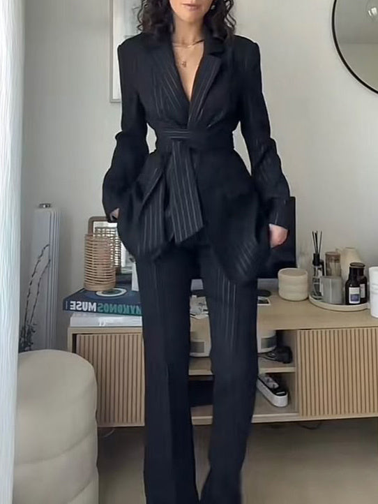 Vestalia - Costume à bretelles avec pantalon taille haute rayé