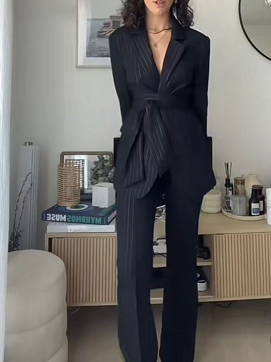 Vestalia - Costume à bretelles avec pantalon taille haute rayé