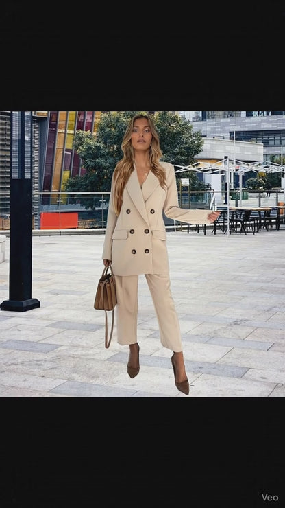 Ivory - Tailleur-pantalon minimaliste aux lignes épurées