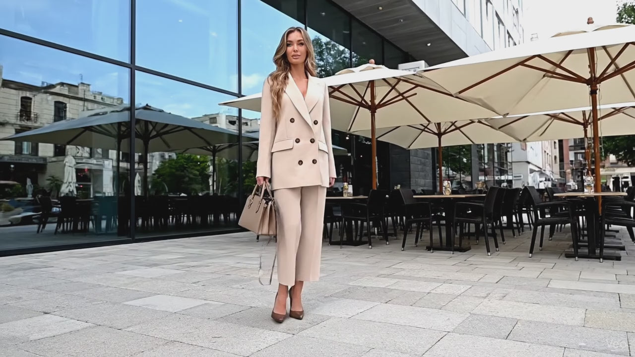 Ivory - Tailleur-pantalon minimaliste aux lignes épurées
